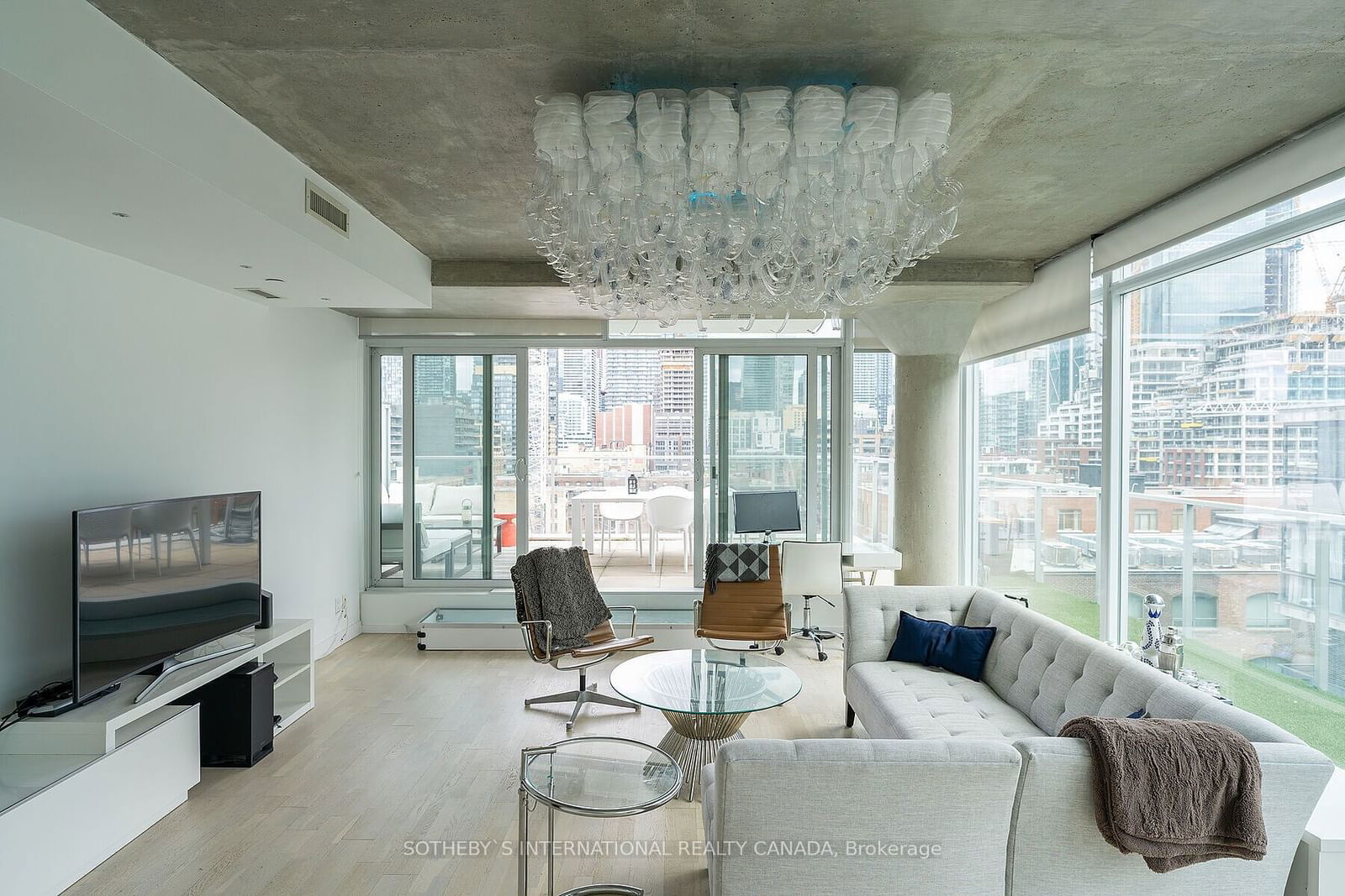 75 Portland St, unit 1005 for rent