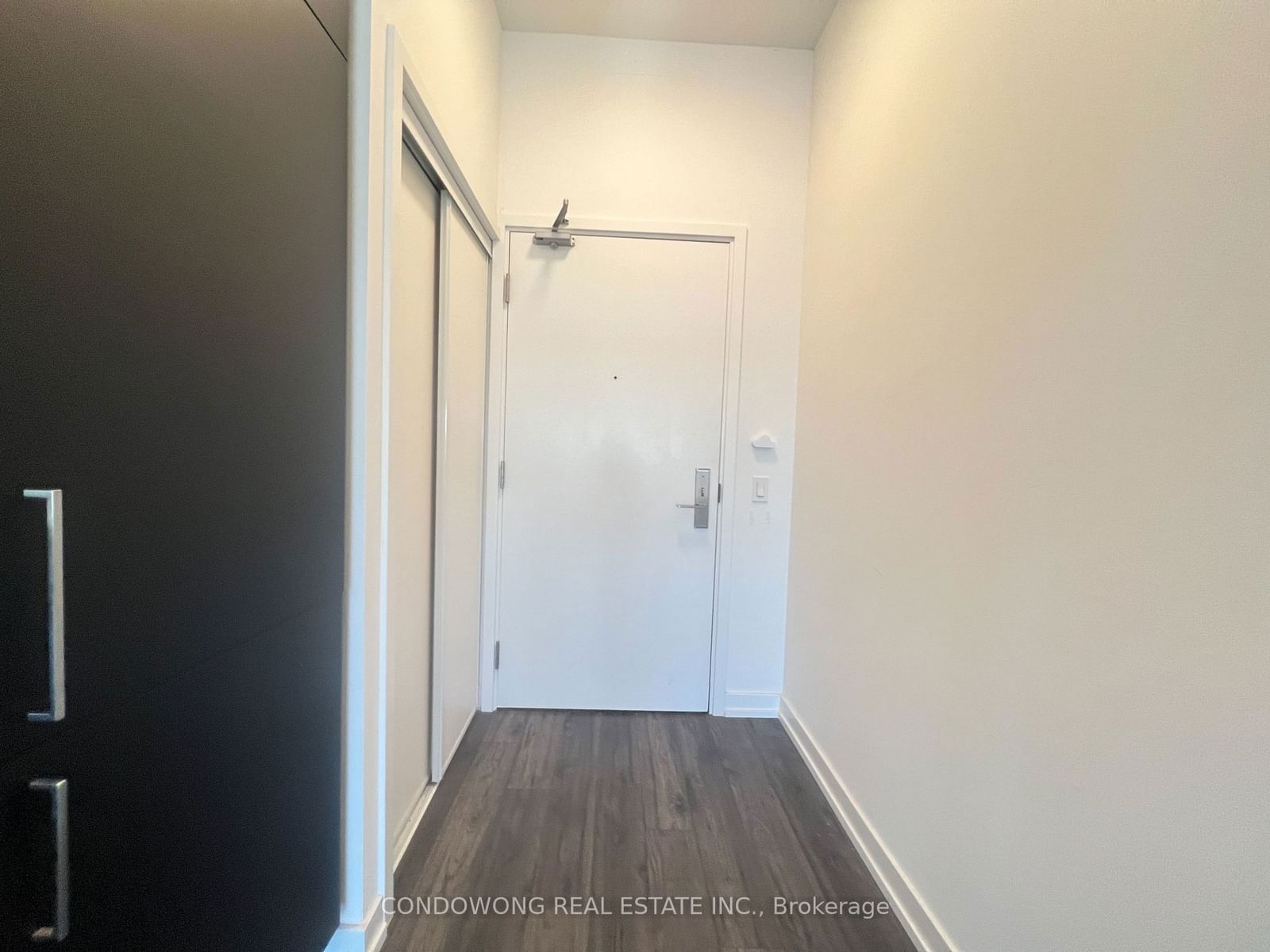 33 Helendale Ave, unit 1111 for rent