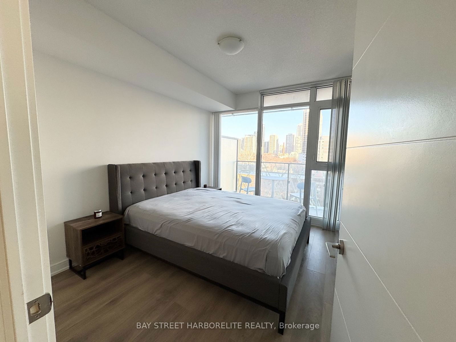 50 Wellesley St E, unit 908 for rent