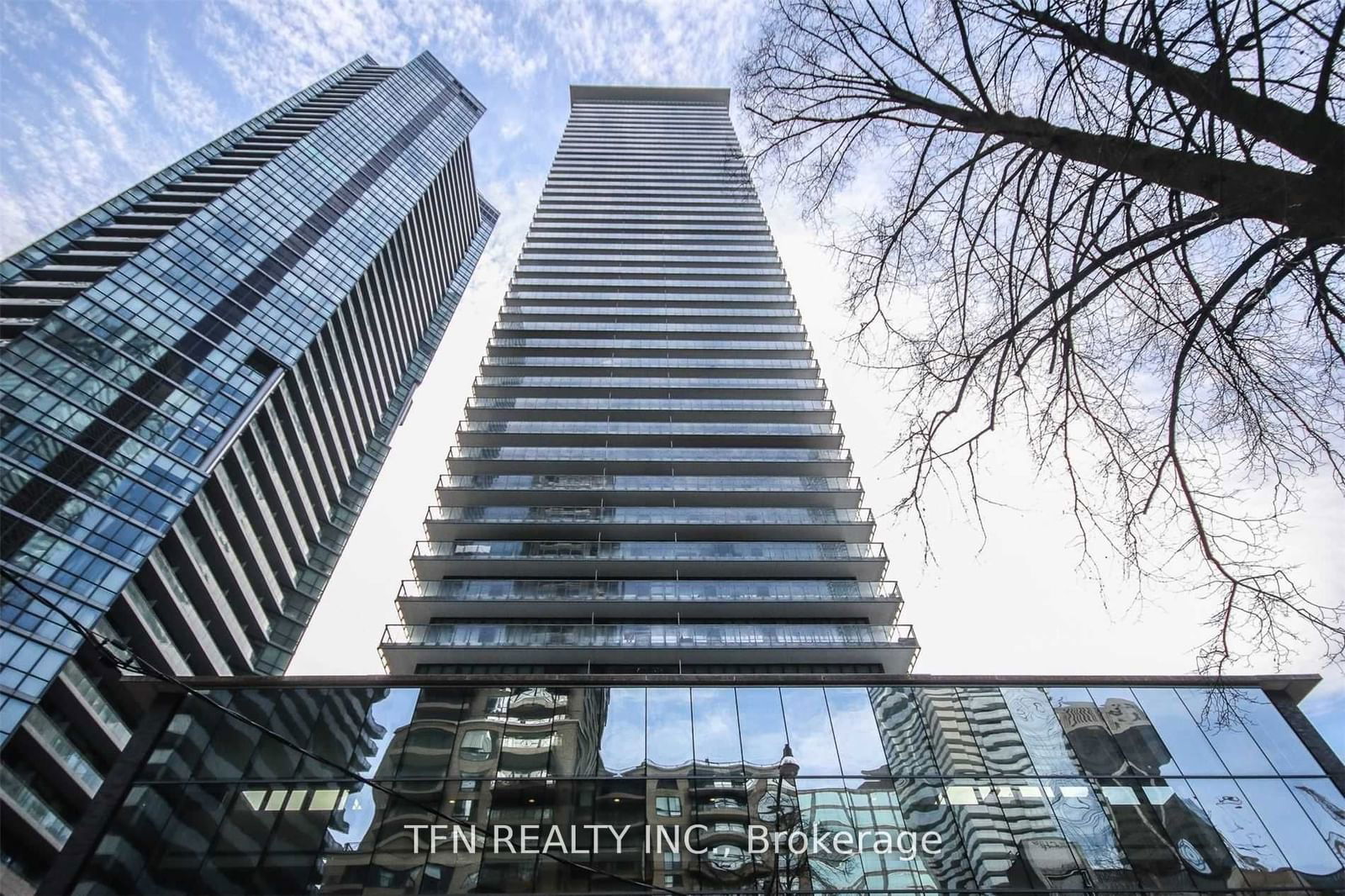 33 Charles St E, unit 3805 for rent