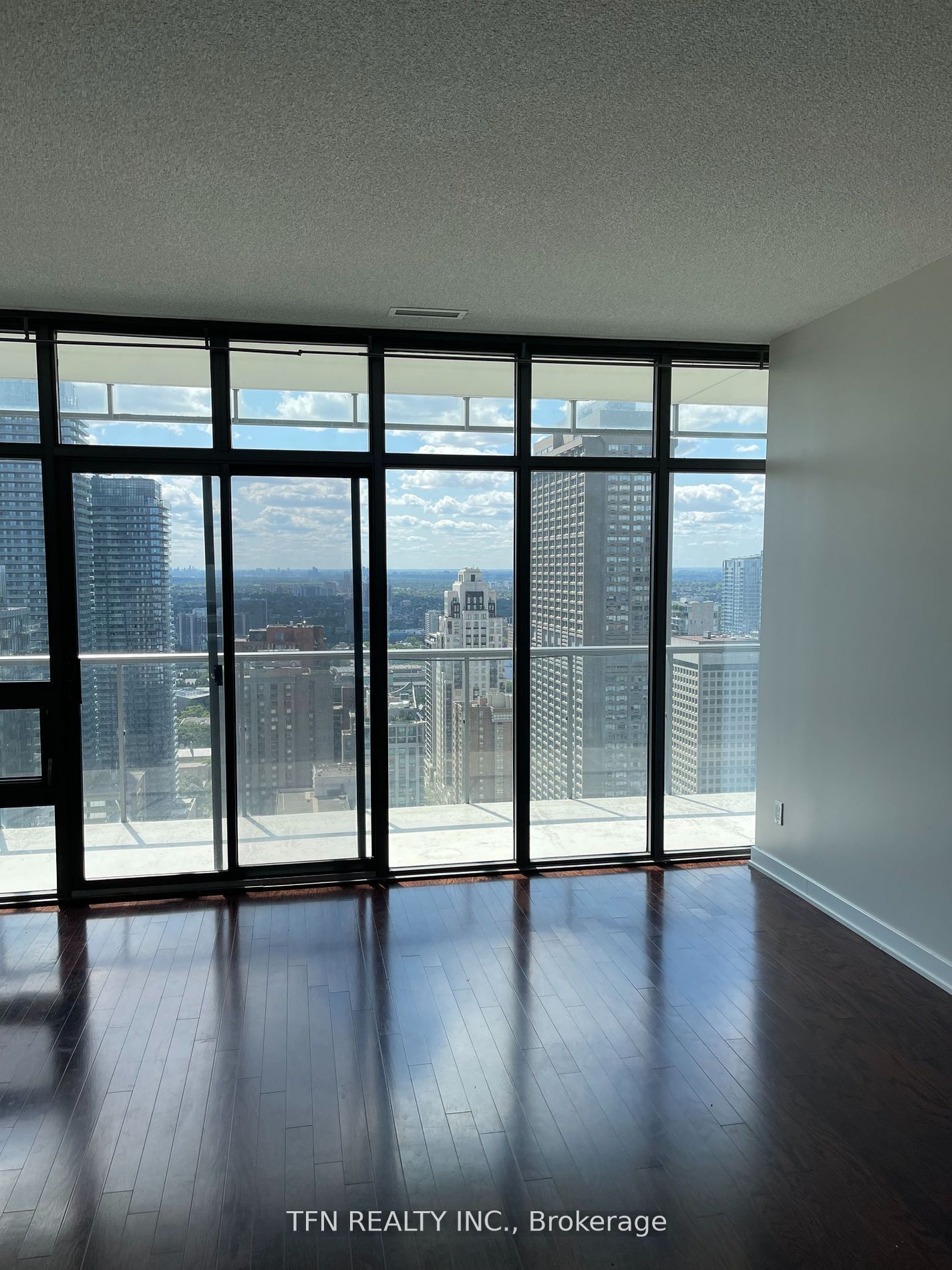 33 Charles St E, unit 3805 for rent