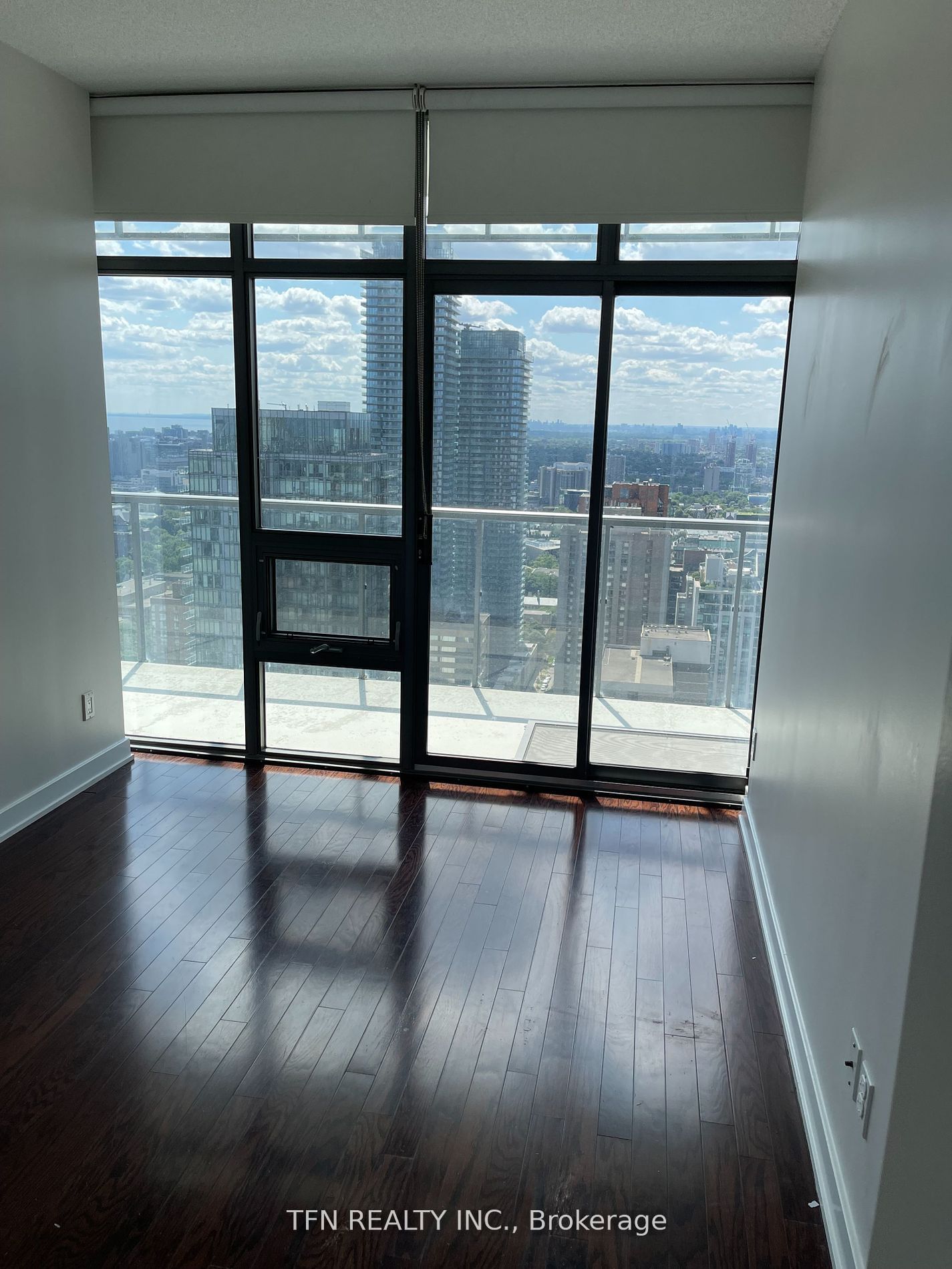 33 Charles St E, unit 3805 for rent