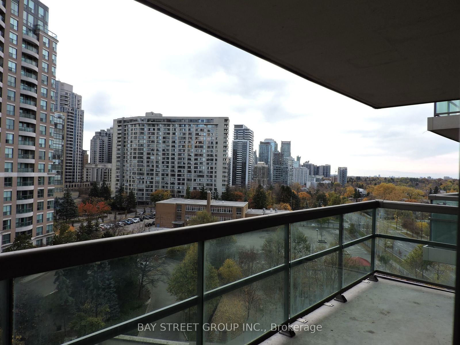 503 Beecroft Rd, unit 905 for rent