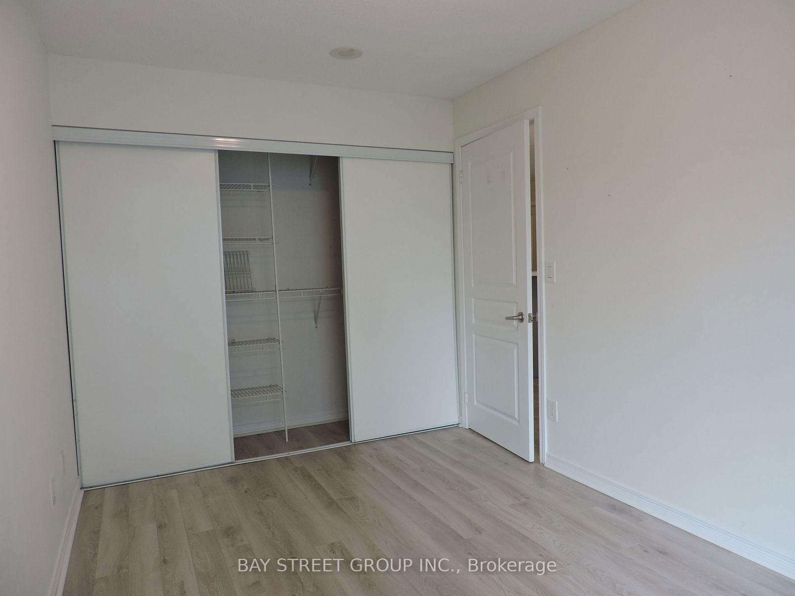 503 Beecroft Rd, unit 905 for rent