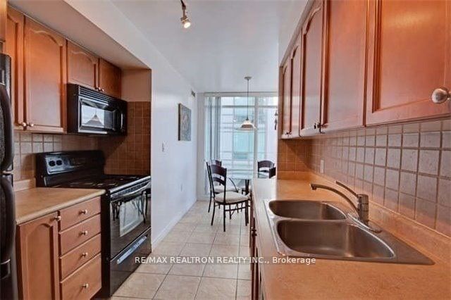 3830 Bathurst St, unit 512 for rent