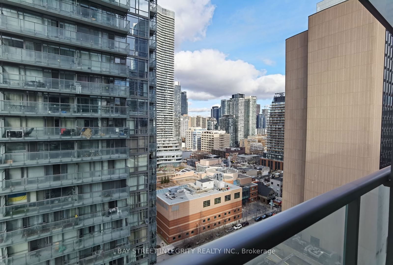 38 Grenville St, unit 1810 for rent