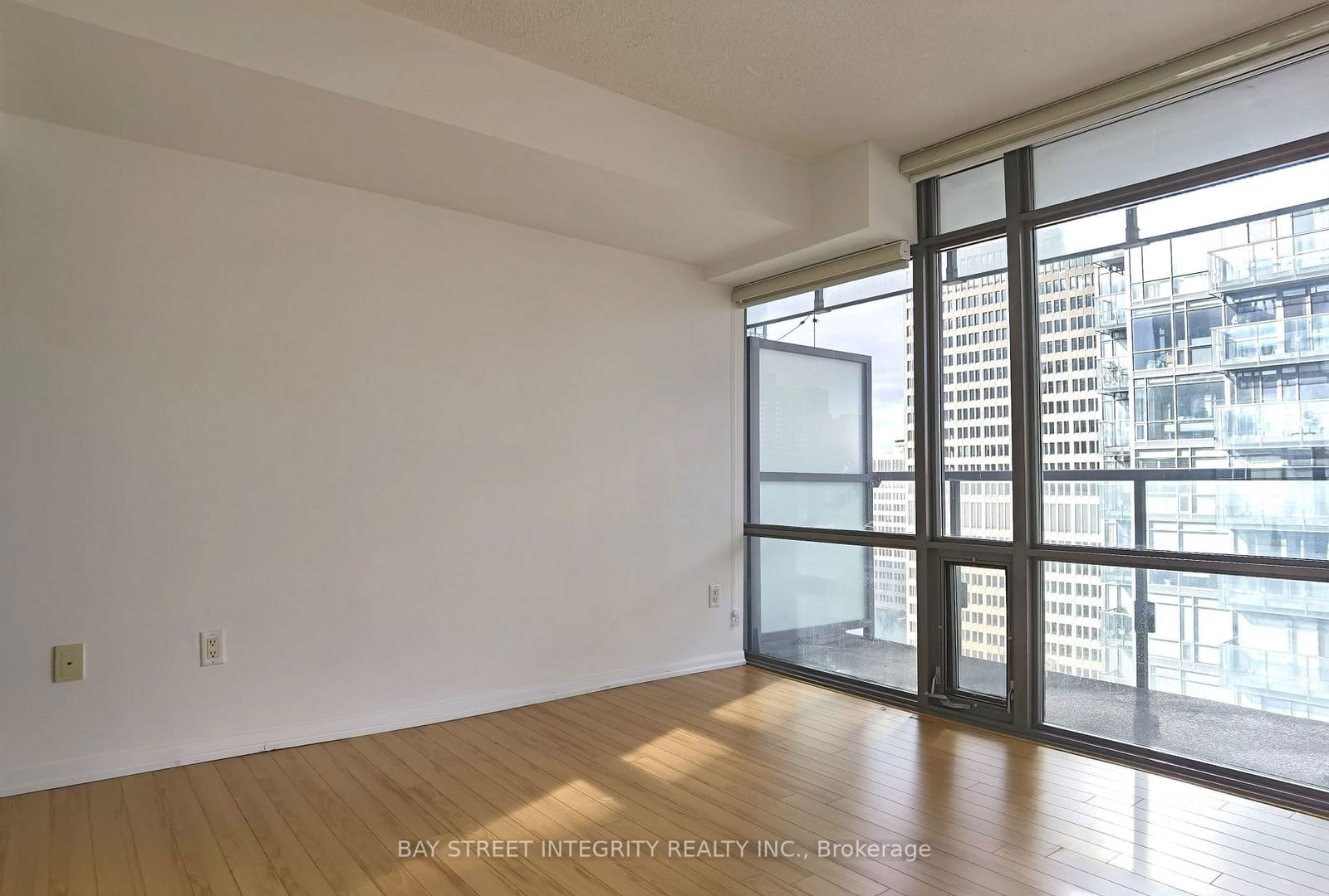 38 Grenville St, unit 1810 for rent