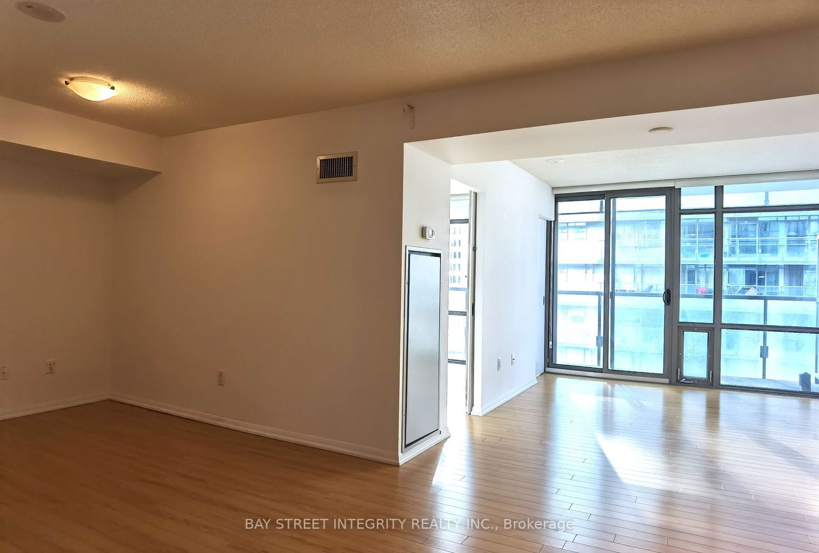 38 Grenville St, unit 1810 for rent