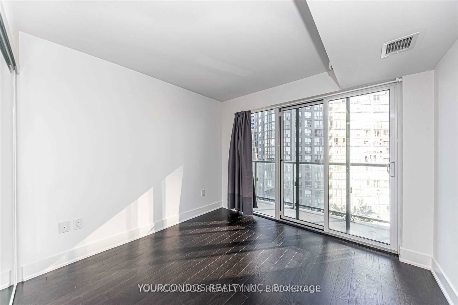 955 Bay St, unit 1304 for rent