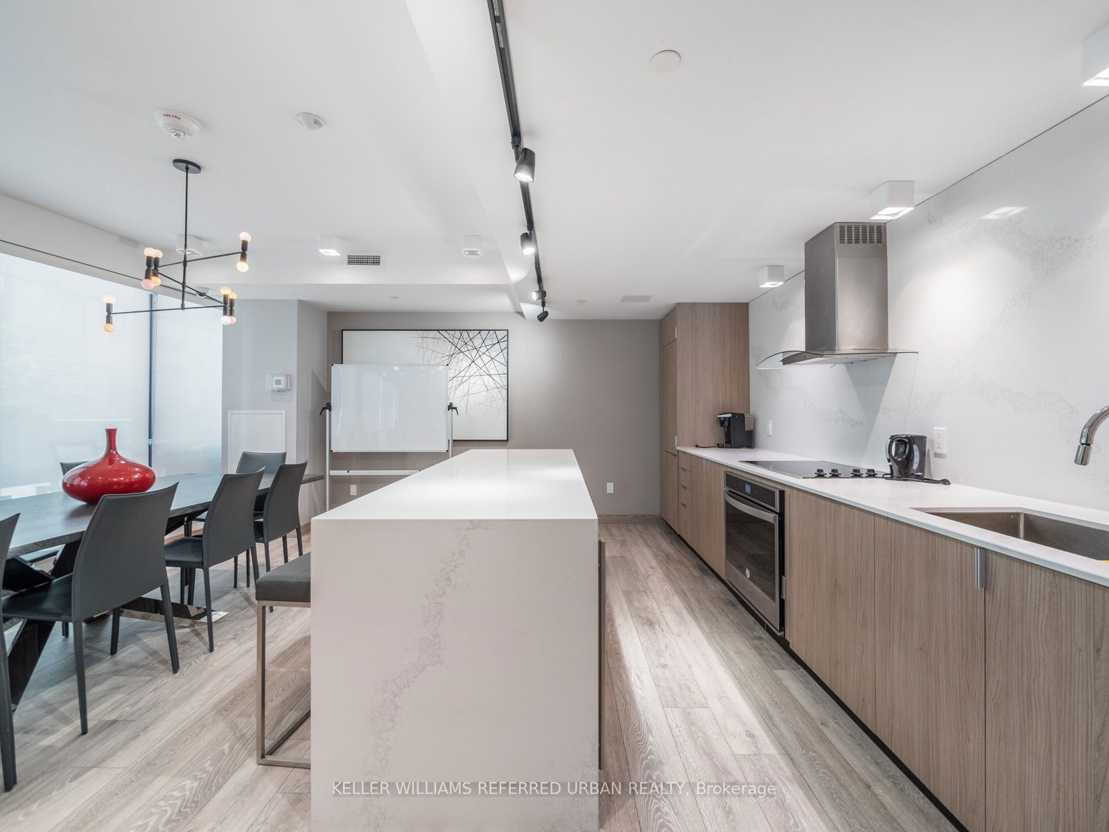 215 Queen St W, unit 1302 for rent