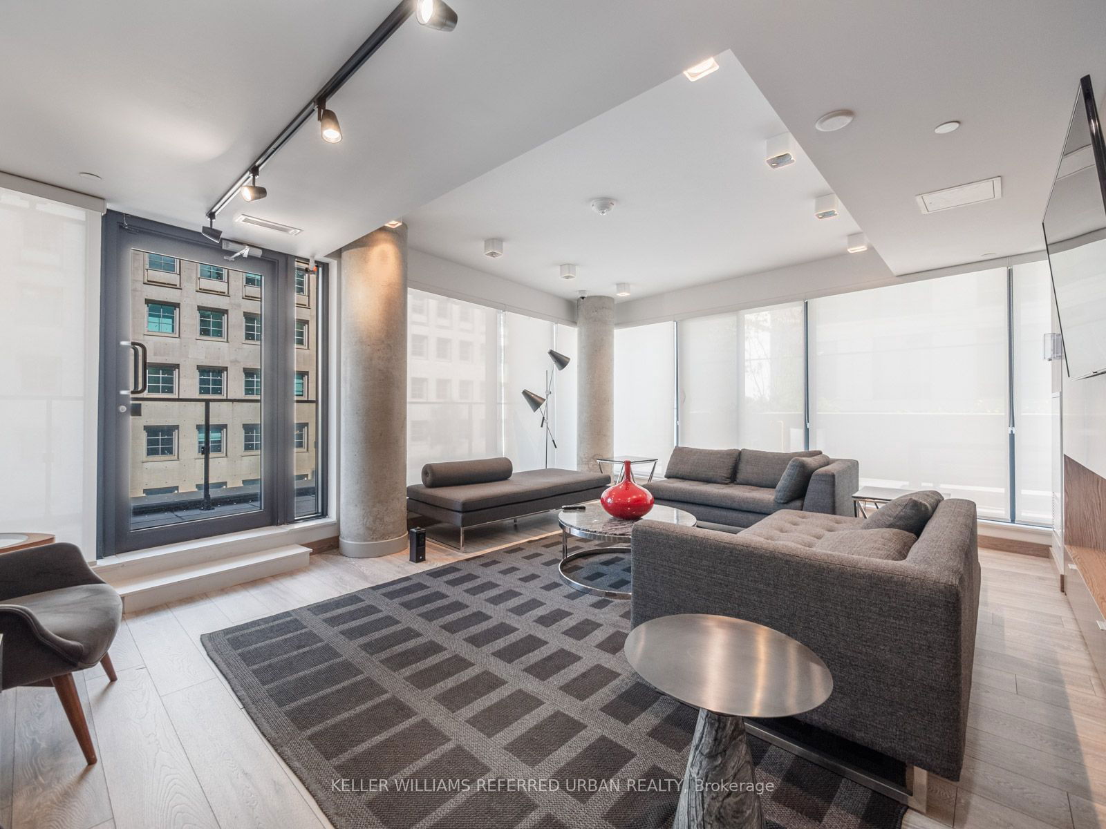 215 Queen St W, unit 1302 for rent