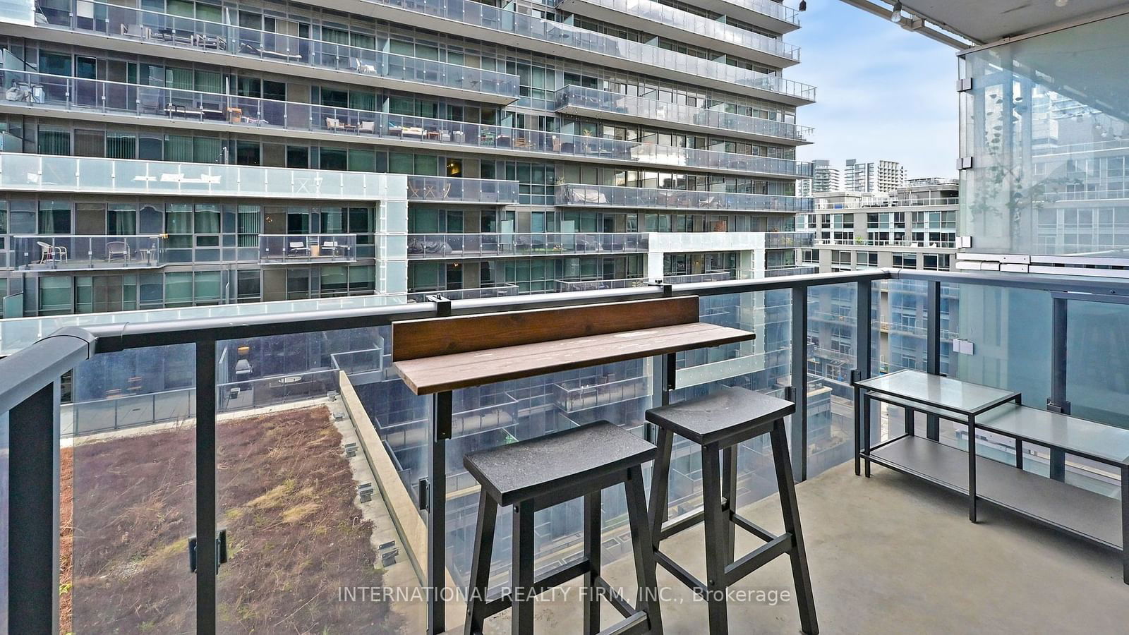 1030 King St W, unit 725 for rent