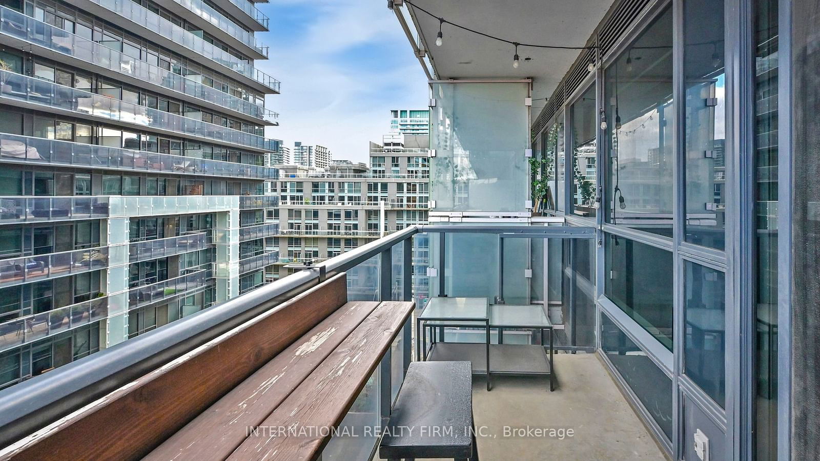 1030 King St W, unit 725 for rent