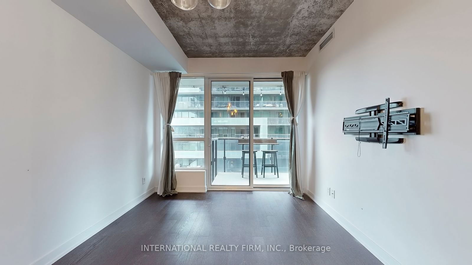 1030 King St W, unit 725 for rent