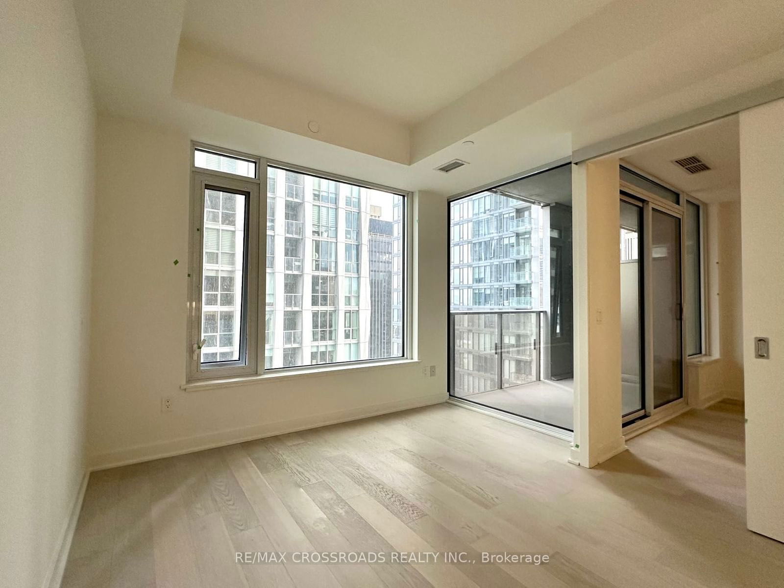 11 Yorkville Ave, unit 1607 for rent