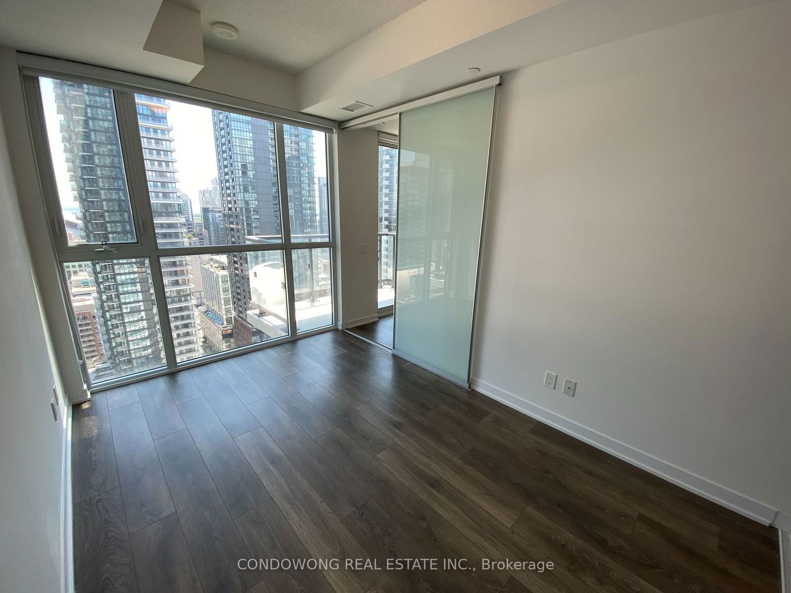 87 Peter St, unit 2716 for rent