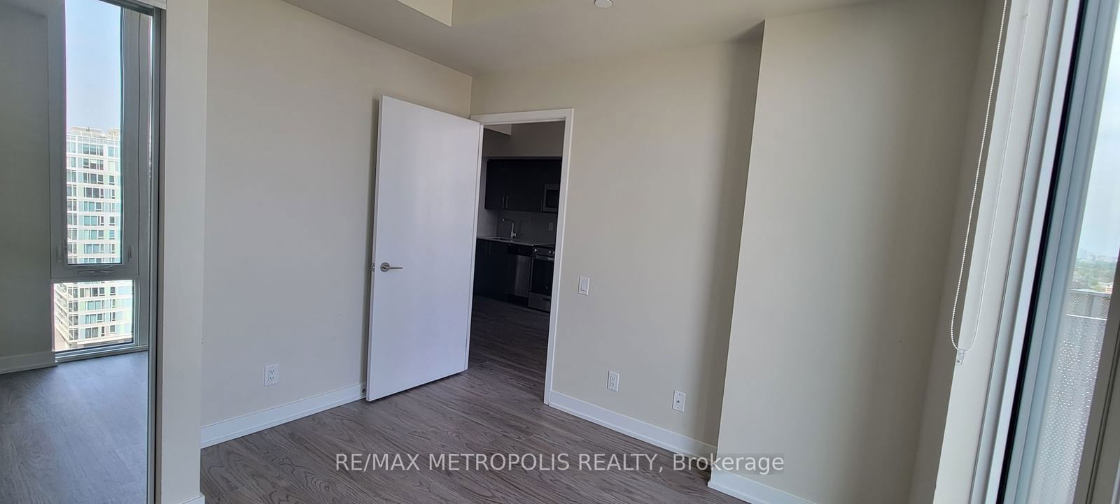 38 MONTE KWINTER Crt, unit 1402 for rent