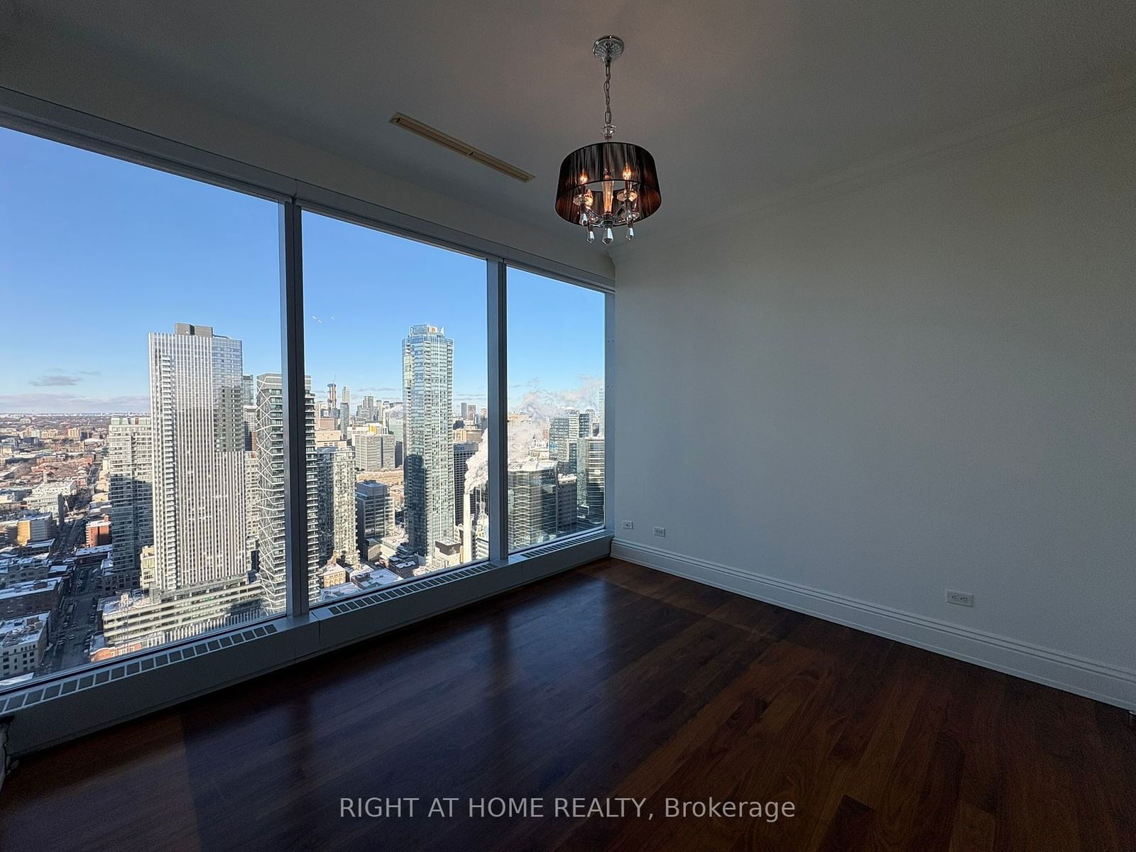 183 Wellington St W, unit 4002 for rent