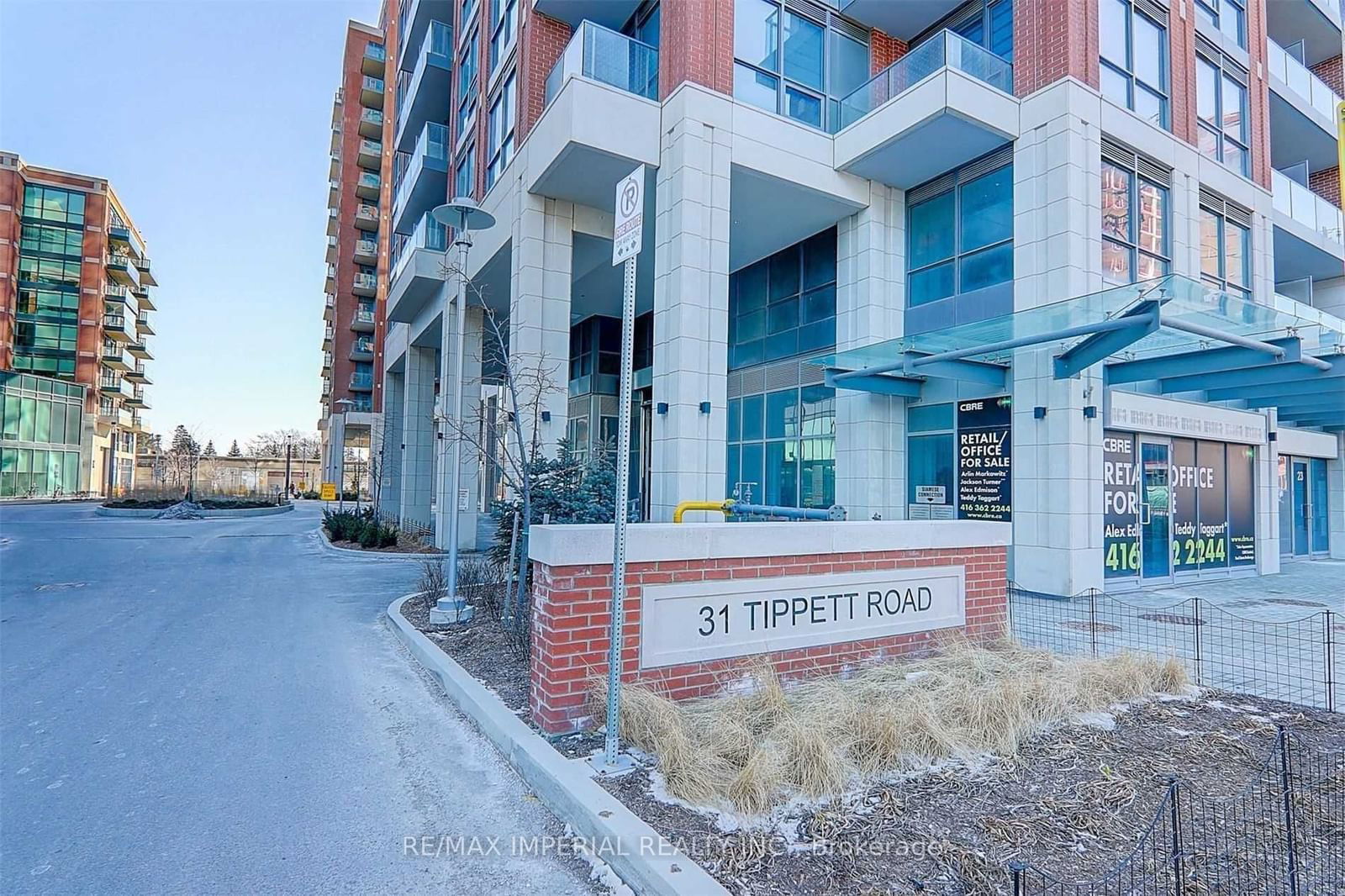 31 Tippett Rd, unit 810 for rent