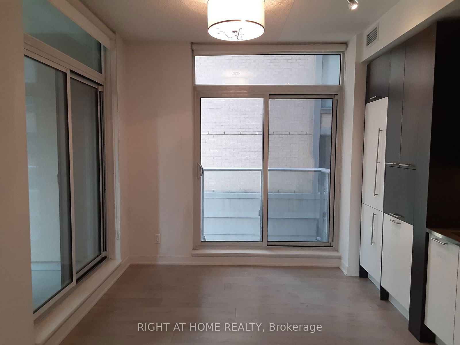 199 Richmond St W, unit 305 for rent