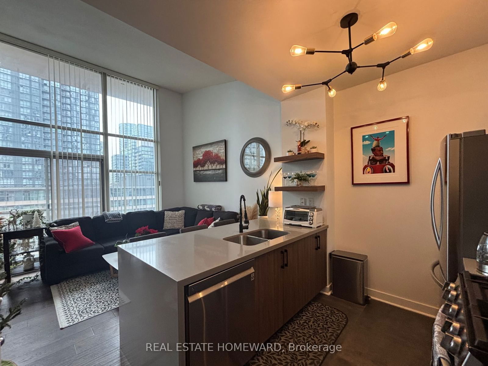 9 Spadina Ave, unit Ph 807 for rent