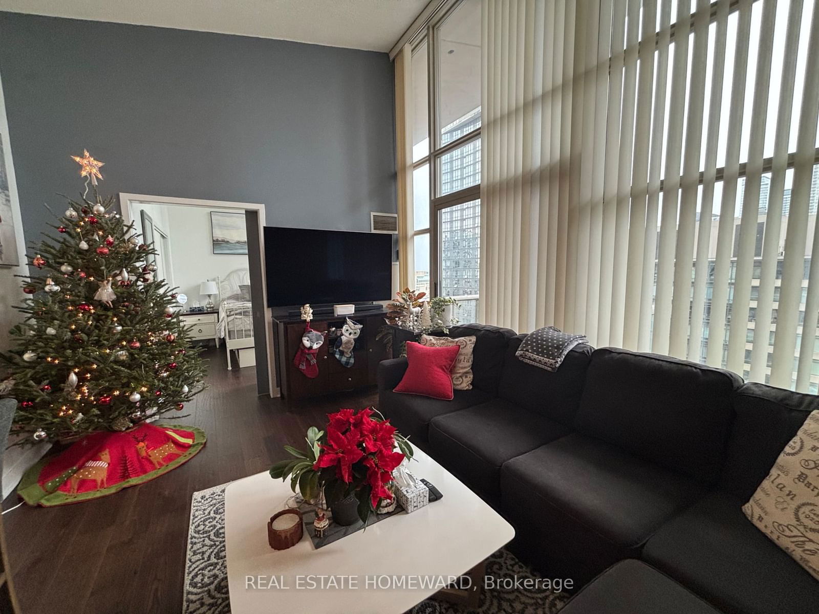 9 Spadina Ave, unit Ph 807 for rent