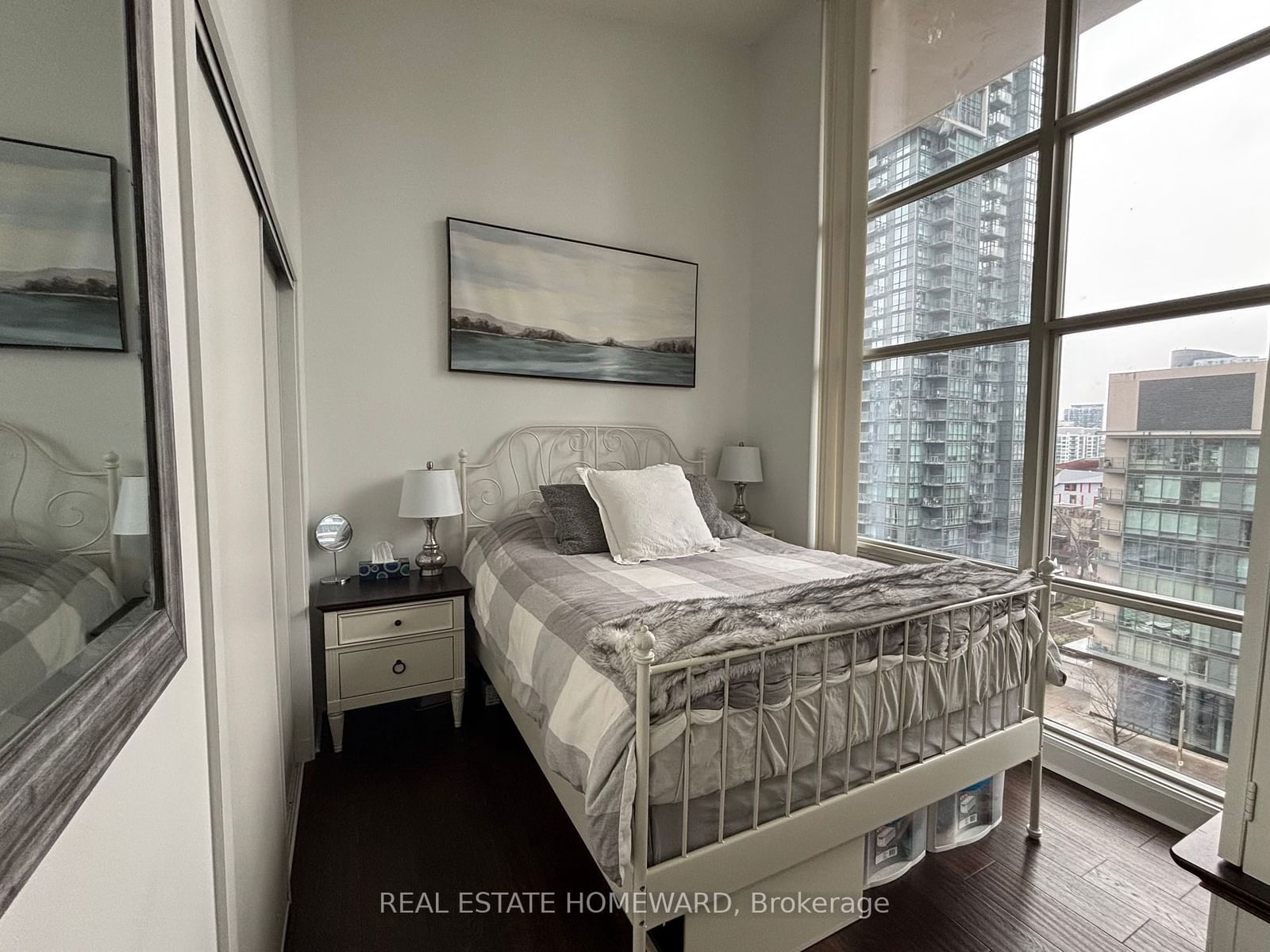 9 Spadina Ave, unit Ph 807 for rent