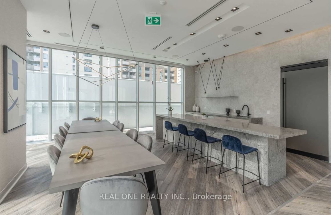 77 Mutual St, unit 1802 for rent