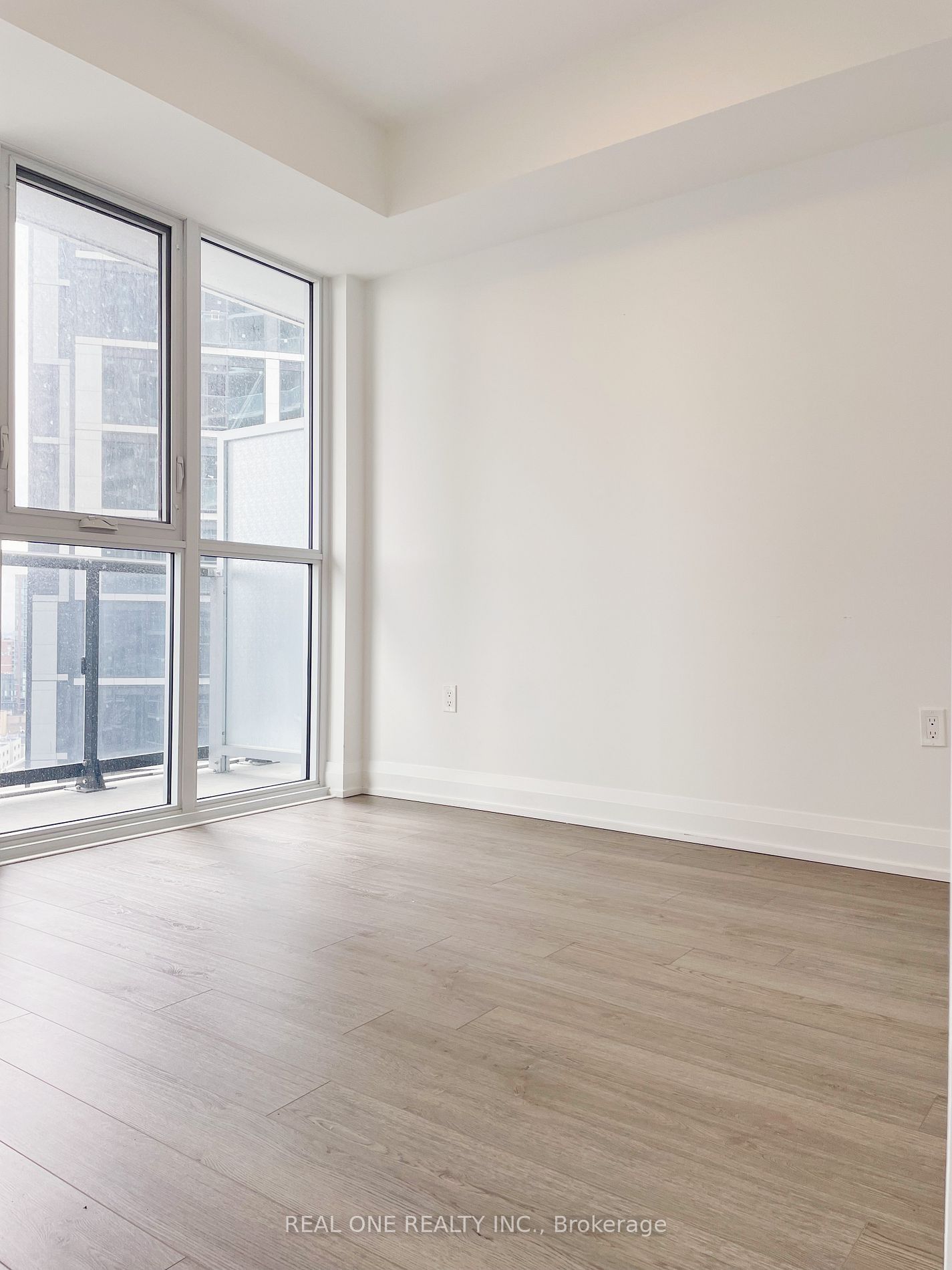 77 Mutual St, unit 1802 for rent