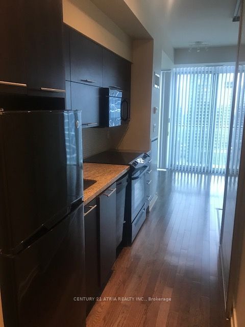 126 Simcoe St, unit 3202 for rent