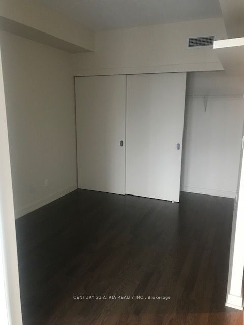 126 Simcoe St, unit 3202 for rent