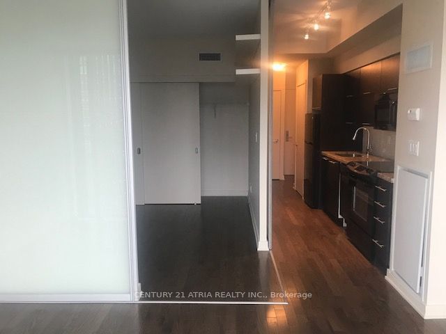 126 Simcoe St, unit 3202 for rent