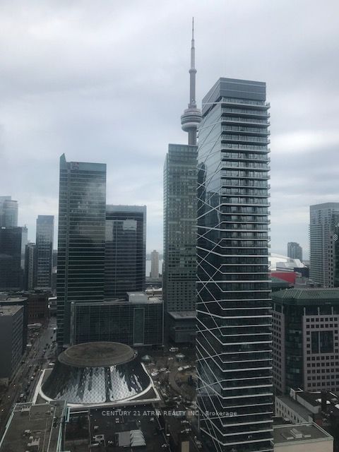 126 Simcoe St, unit 3202 for rent