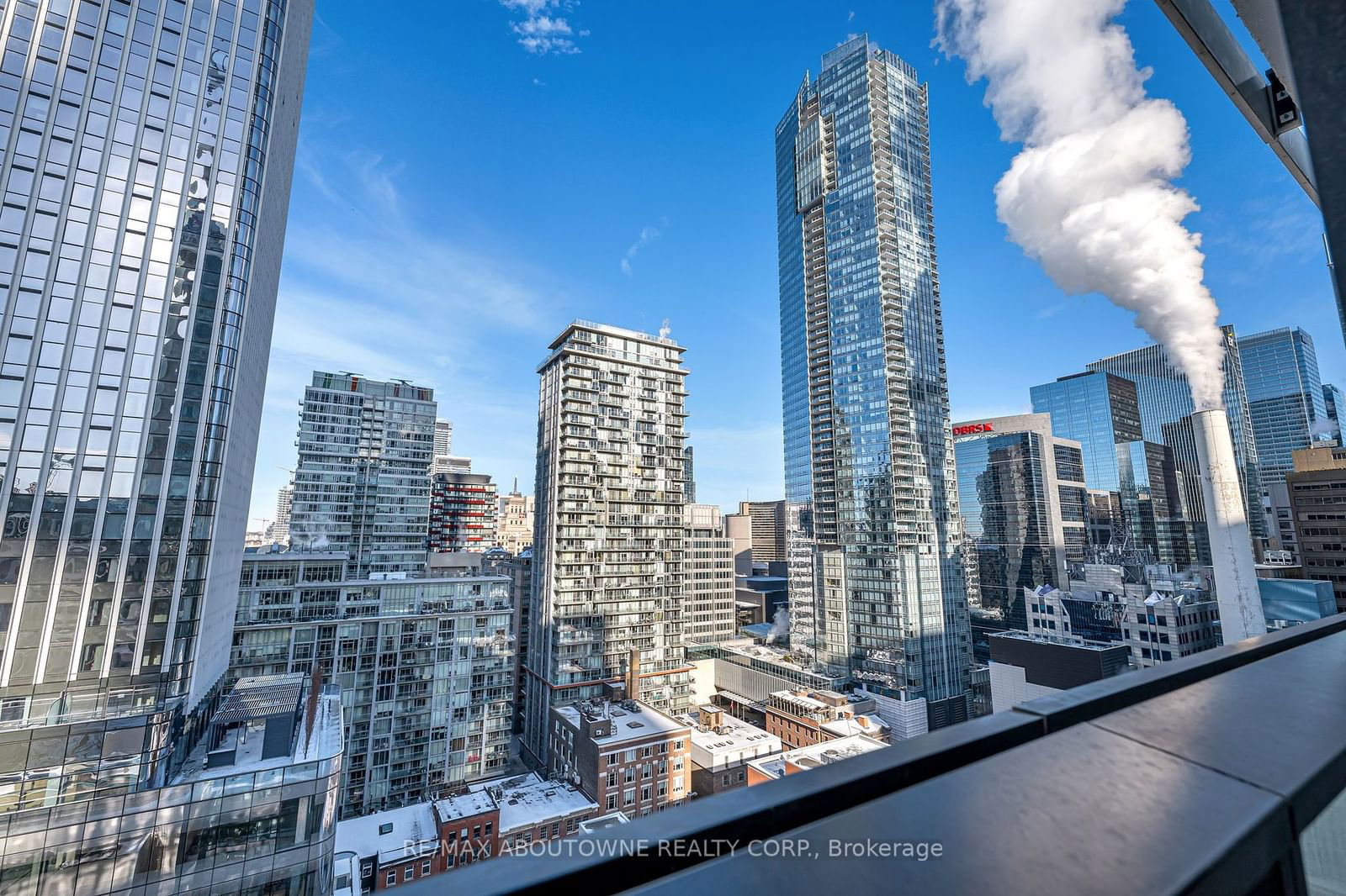 224 King St W, unit 1702 for rent