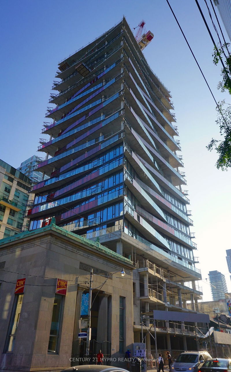 215 Queen St W, unit 810 for sale