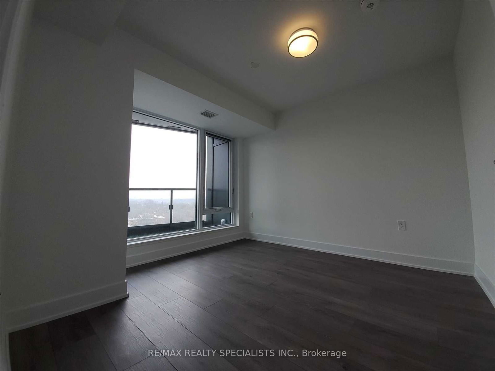 585 Bloor St E, unit 915 for rent