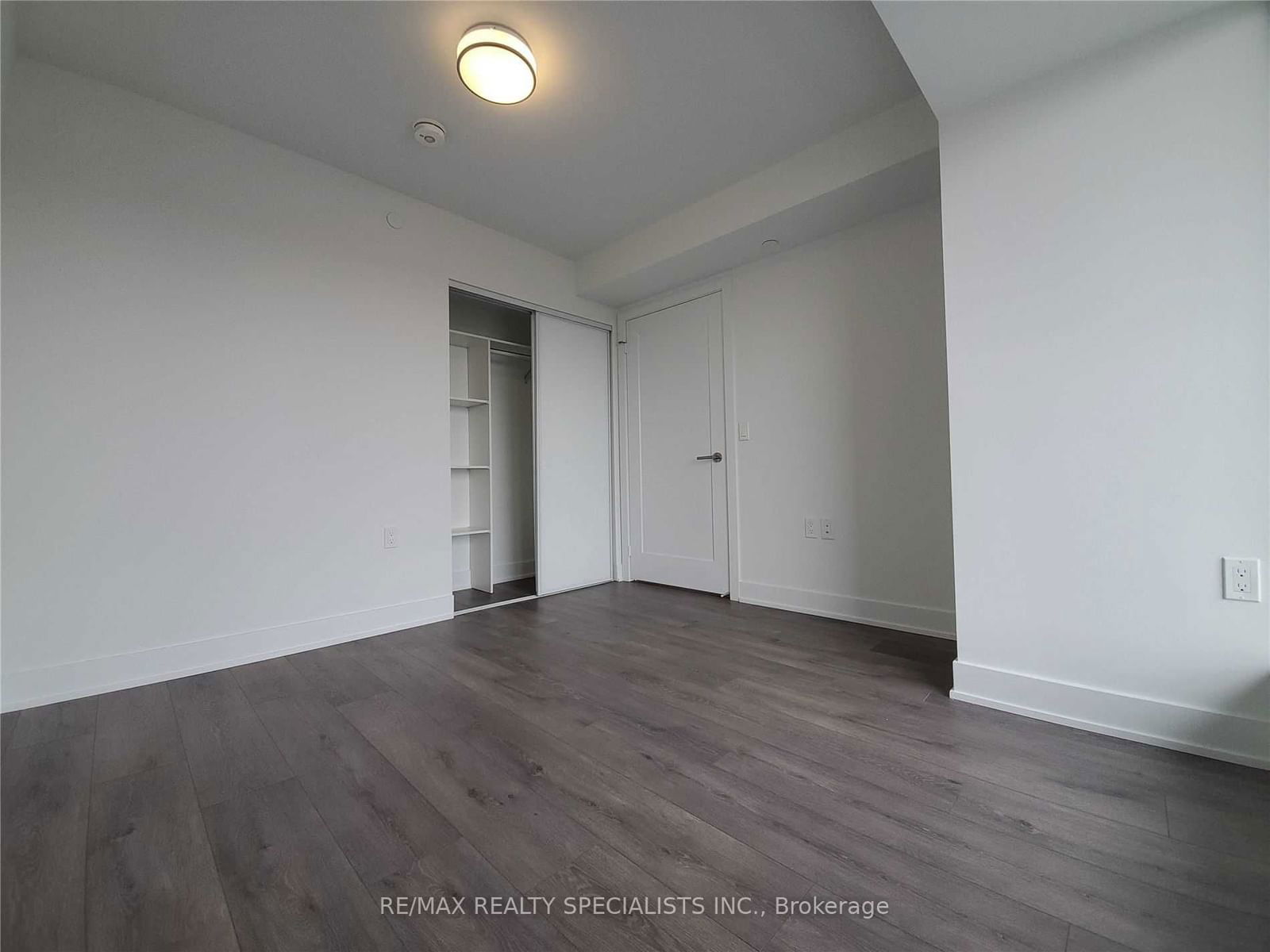 585 Bloor St E, unit 915 for rent