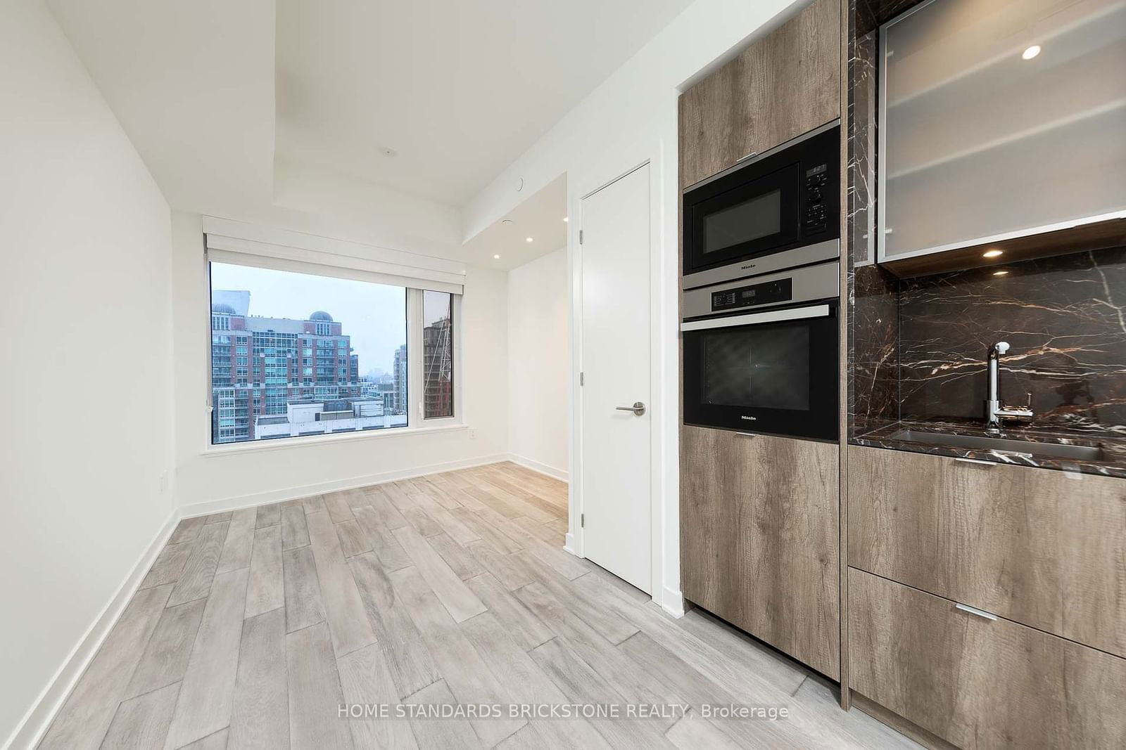 11 Yorkville Ave, unit 1014 for rent