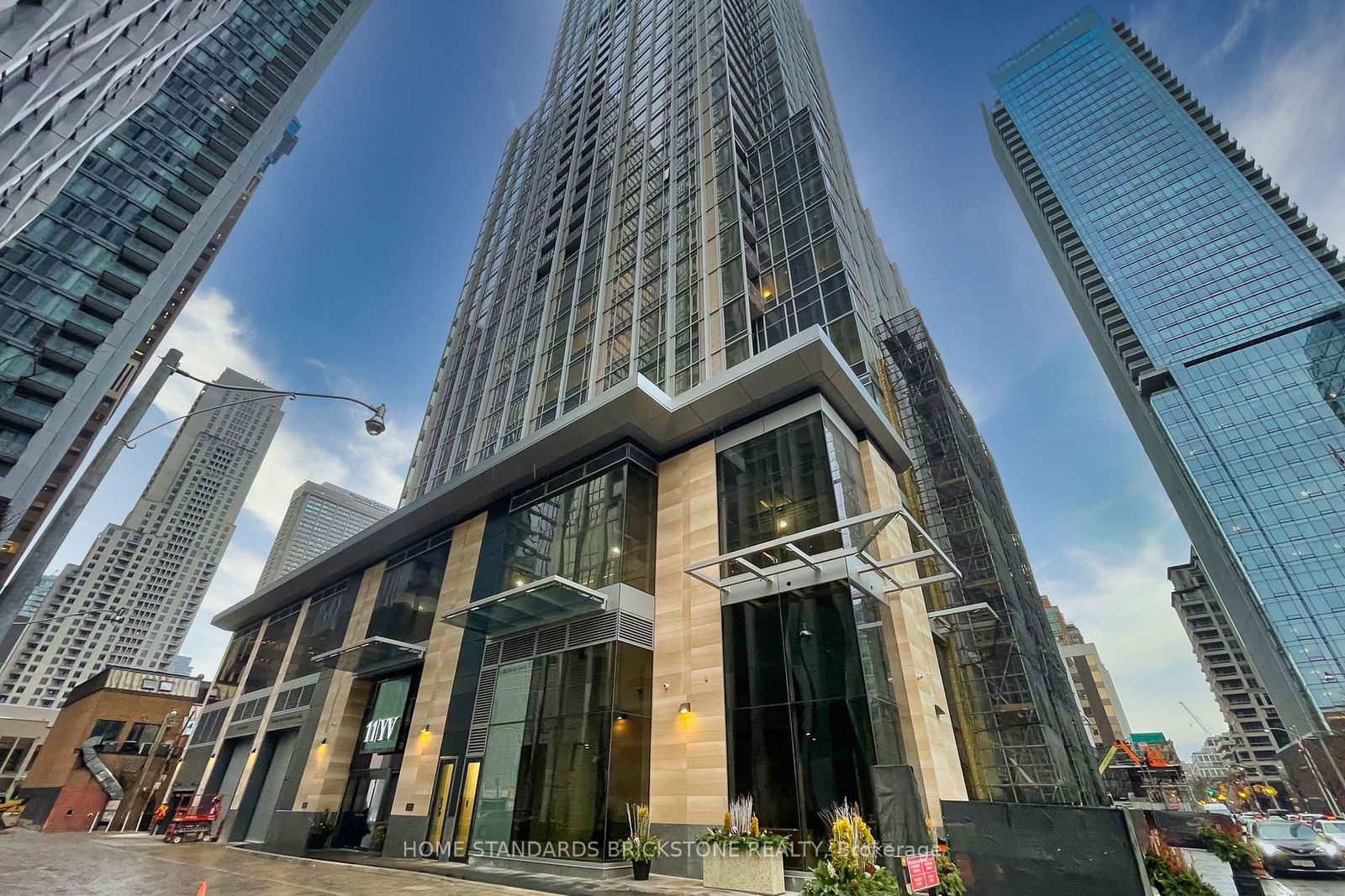 11 Yorkville Ave, unit 1014 for rent