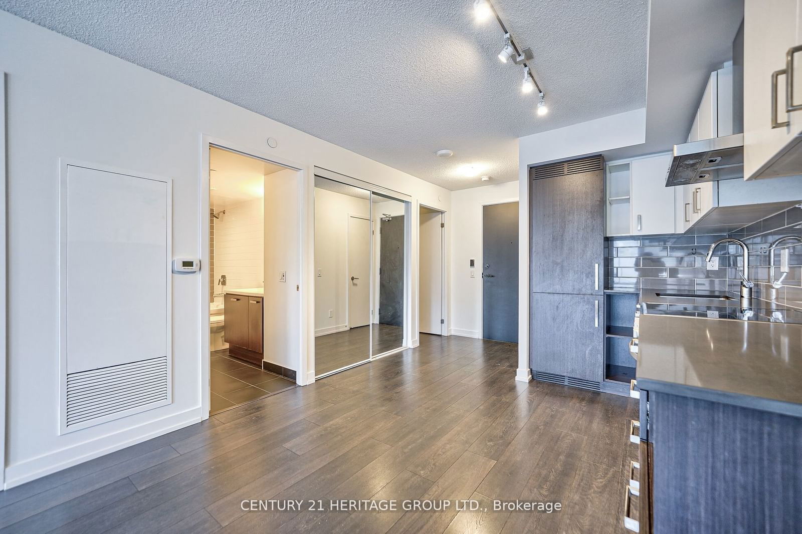 125 Redpath Ave, unit 804 for rent