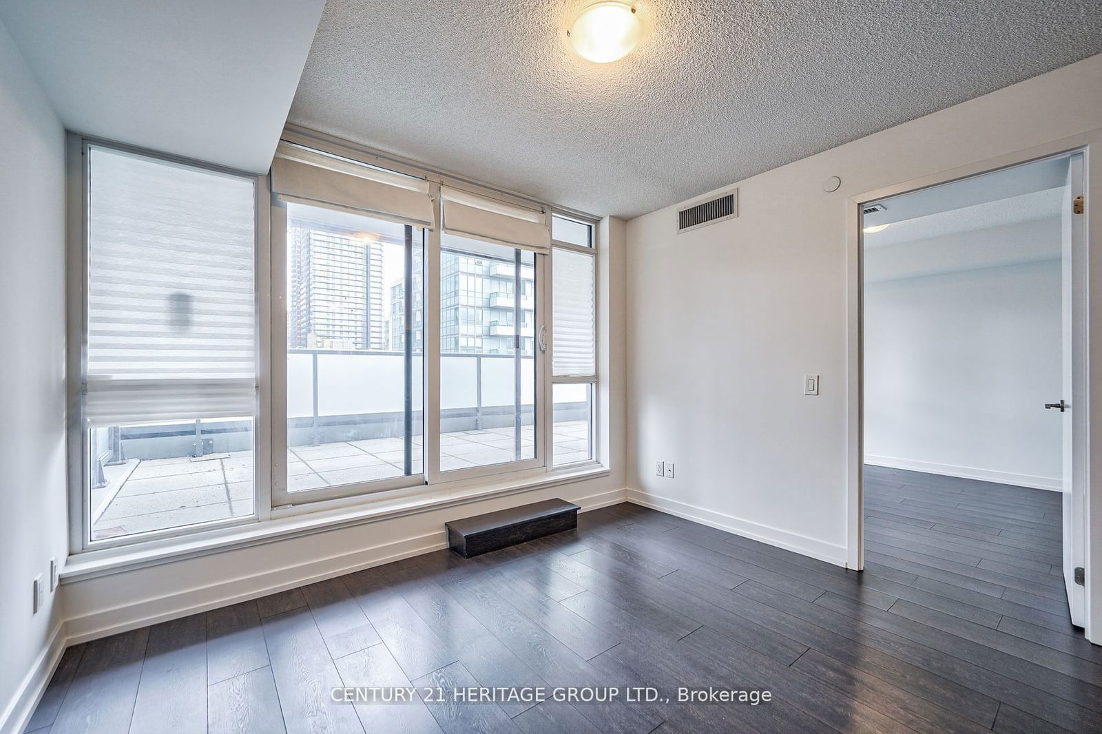 125 Redpath Ave, unit 804 for rent