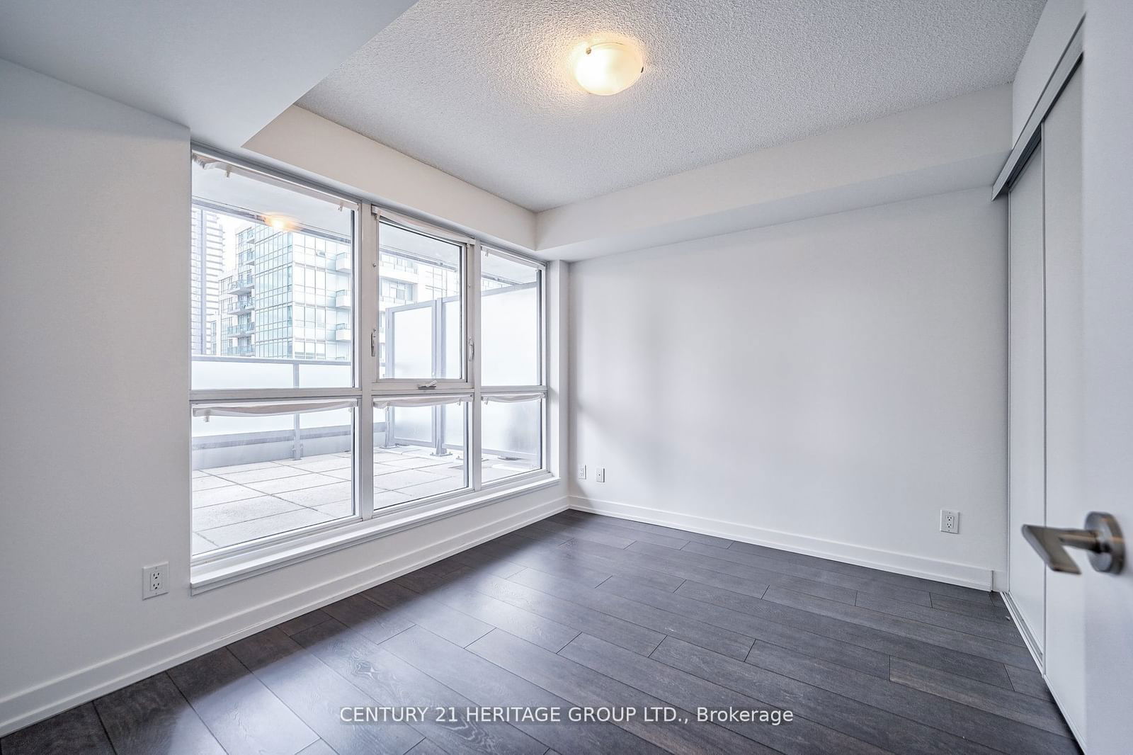 125 Redpath Ave, unit 804 for rent