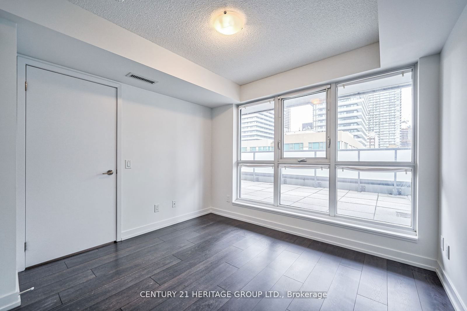 125 Redpath Ave, unit 804 for rent