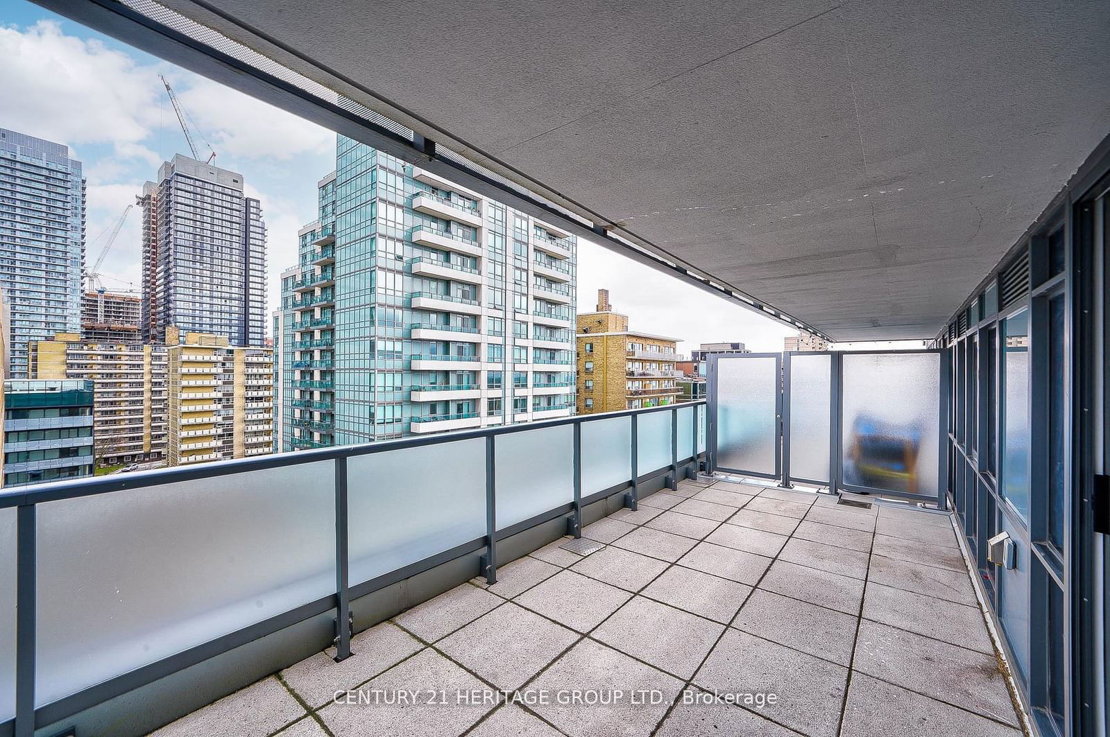 125 Redpath Ave, unit 804 for rent