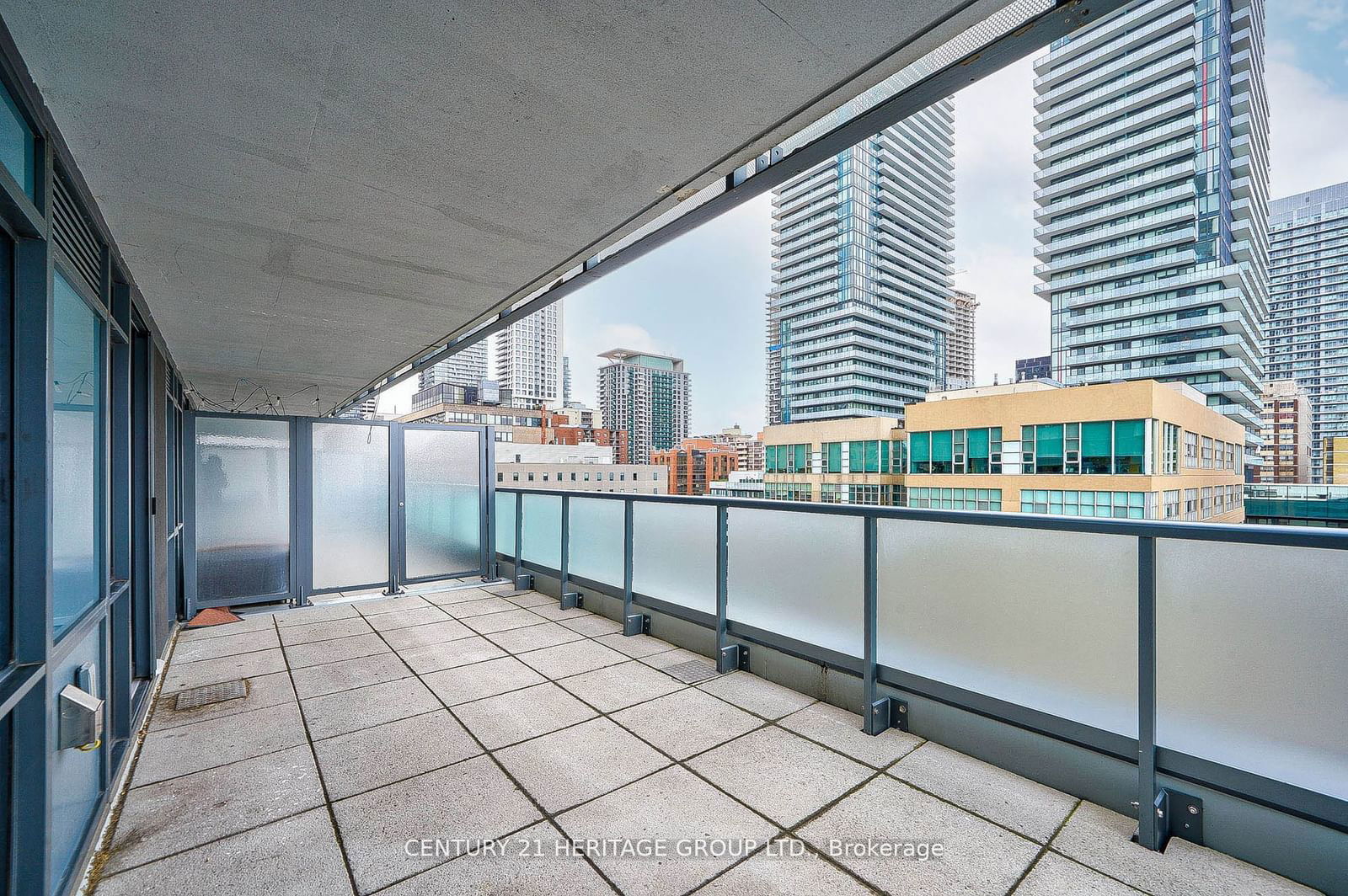 125 Redpath Ave, unit 804 for rent