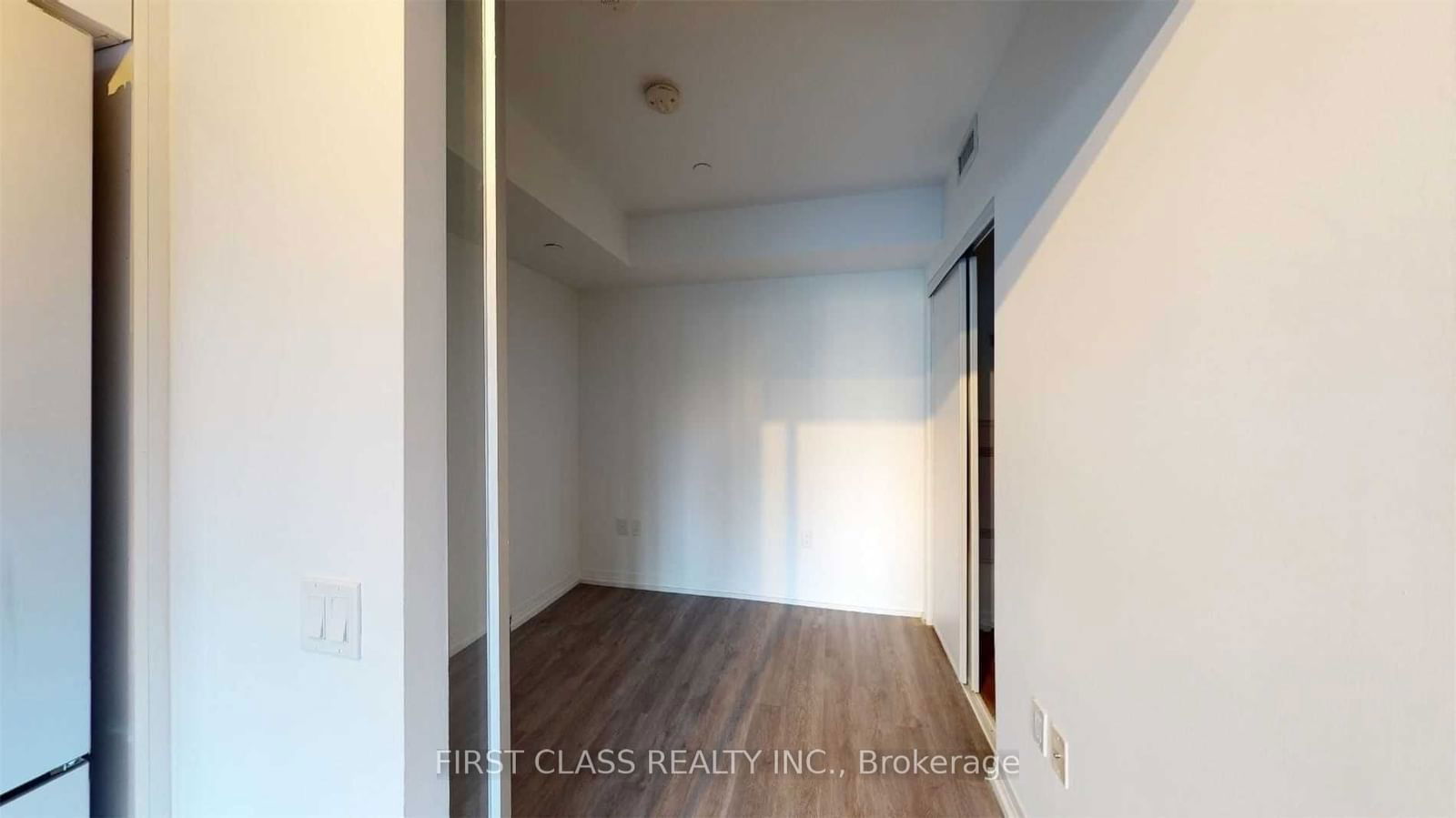 251 Jarvis St, unit 417 for rent