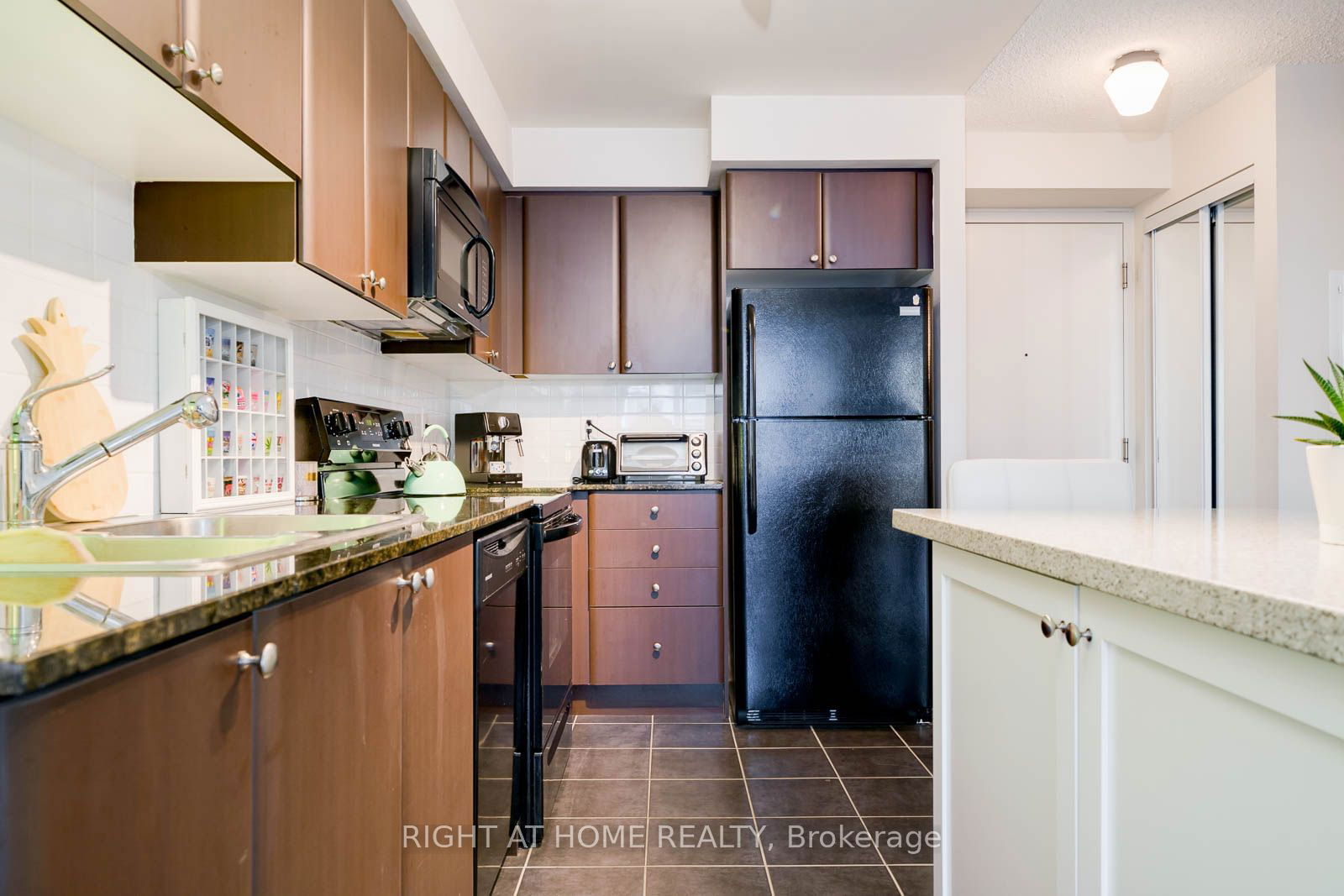 525 Wilson Ave, unit 827 for rent