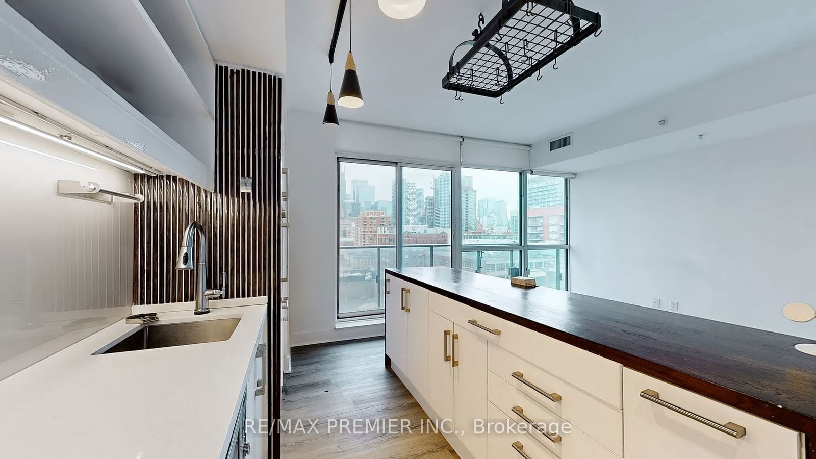 39 Sherbourne St, unit 1104 for rent