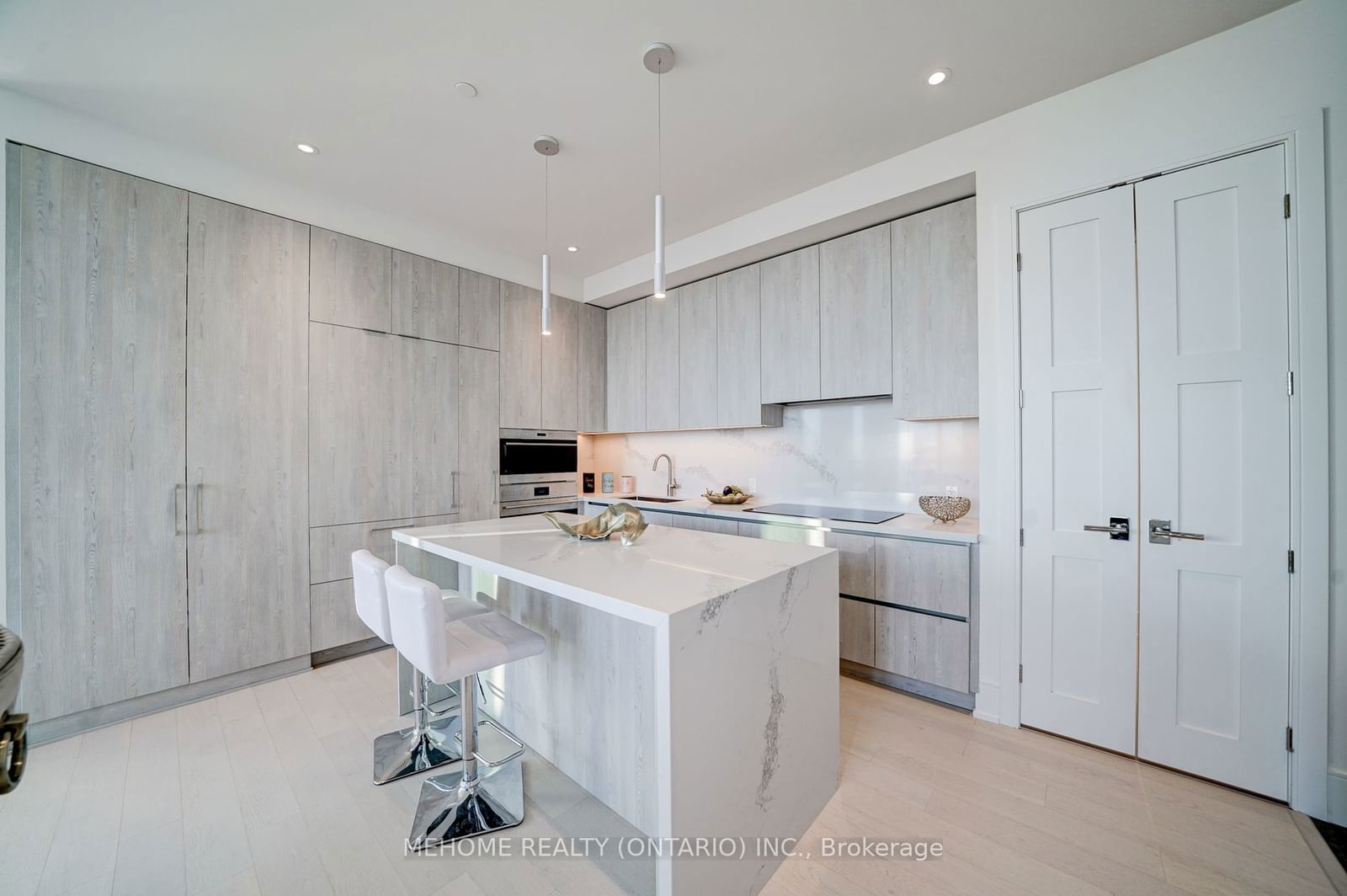 1 Yorkville Ave, unit Ph06 for sale