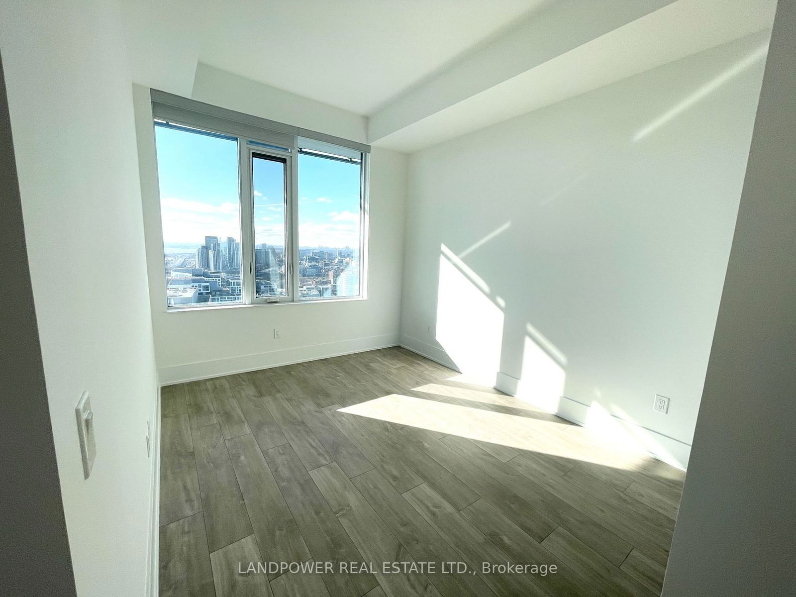 470 Front St W, unit 2715 for rent